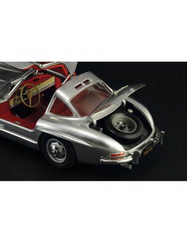 Italeri Mercedes-Benz 300 SL Gullwing (1:16)