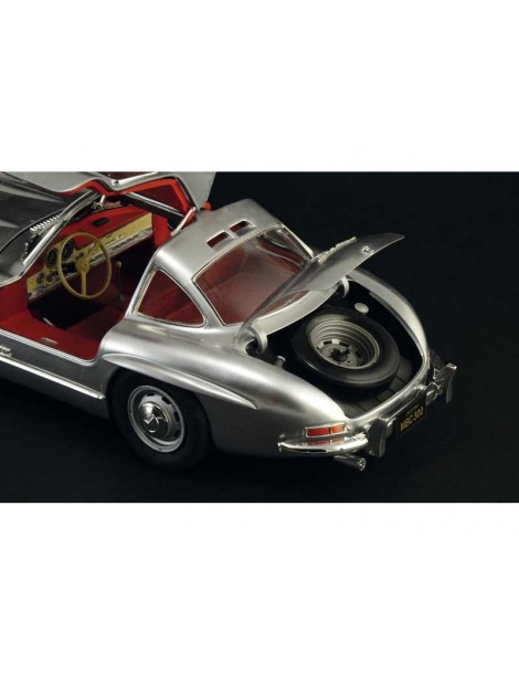 Italeri Mercedes-Benz 300 SL Gullwing (1:16)