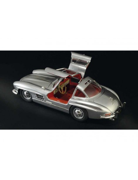 Italeri Mercedes-Benz 300 SL Gullwing (1:16)