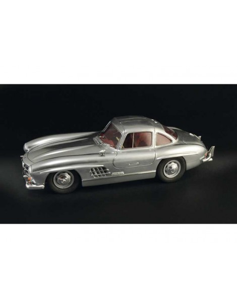 Italeri Mercedes-Benz 300 SL Gullwing (1:16)