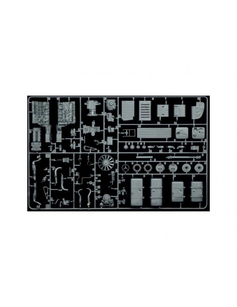 Italeri Mercedes-Benz ACTROS MP4 Giga Space (1:24)