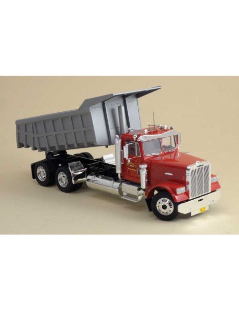 Italeri Freightliner Heavy Dumper Truck (1:24)