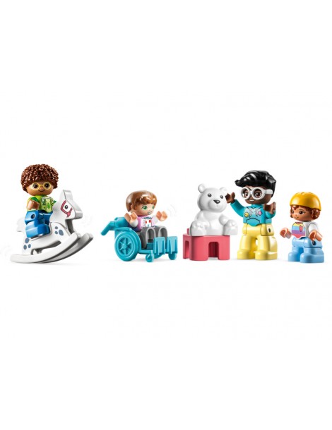 LEGO DUPLO - Life At The Day-Care Center