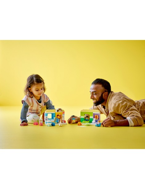 LEGO DUPLO - Life At The Day-Care Center