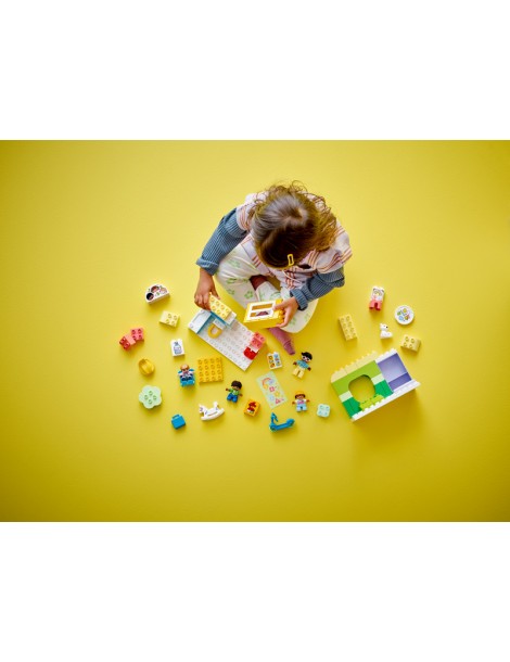 LEGO DUPLO - Life At The Day-Care Center