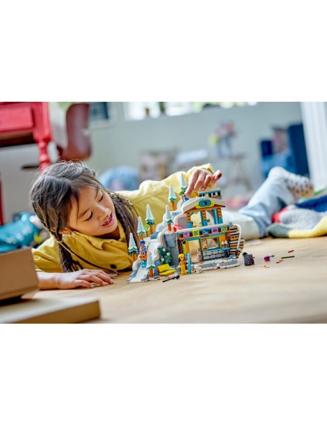 LEGO Friends - Holiday Ski Slope and Café