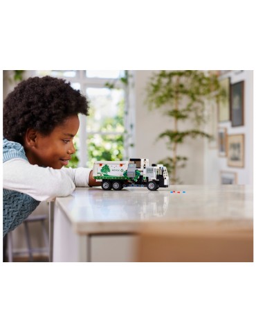 LEGO Technic - Mack LR Electric Garbage Truck