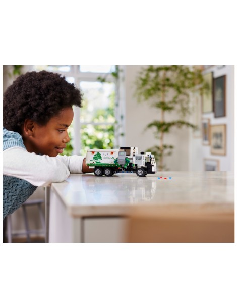 LEGO Technic - Mack LR Electric Garbage Truck