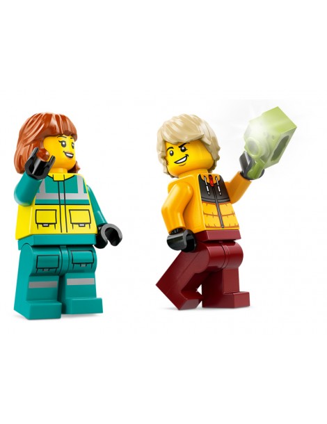 LEGO City - Emergency Ambulance and Snowboarder