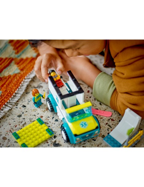 LEGO City - Emergency Ambulance and Snowboarder