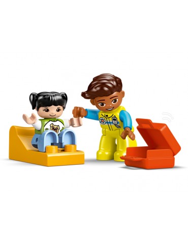 LEGO DUPLO - Ambulance & Driver