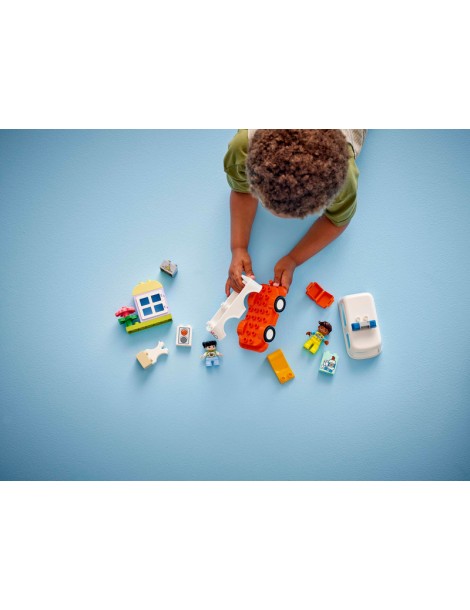 LEGO DUPLO - Ambulance & Driver