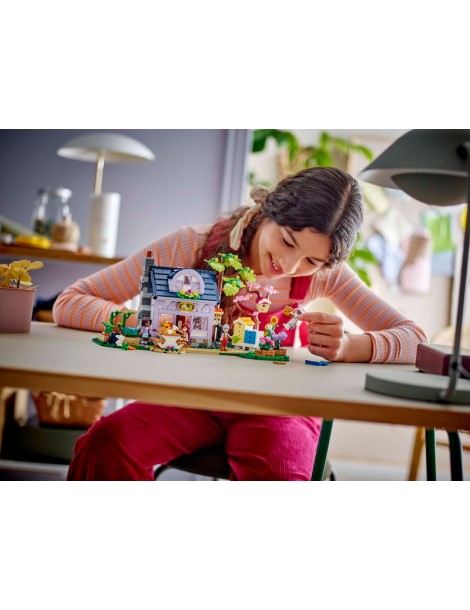 LEGO Friends - Beekeepers' House and Flower Garden