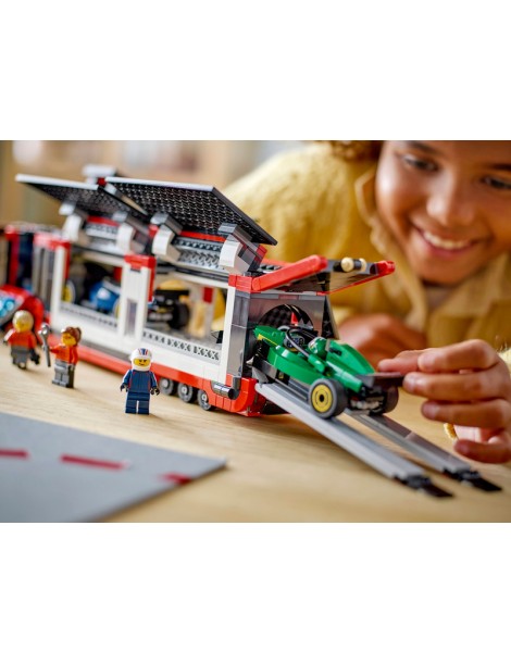 LEGO City - F1 sunkvežimis su RB20 ir AMR24 F1 automobiliais