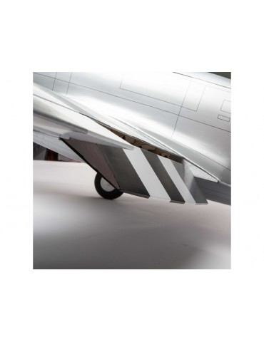 Hangar 9 P-47D Thunderbolt 20cc ARF, 67"