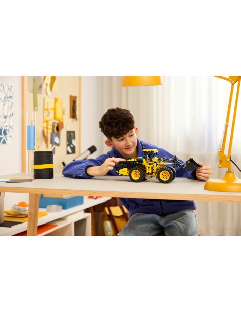 LEGO Technic - Volvo L120 Electric Wheel Loader