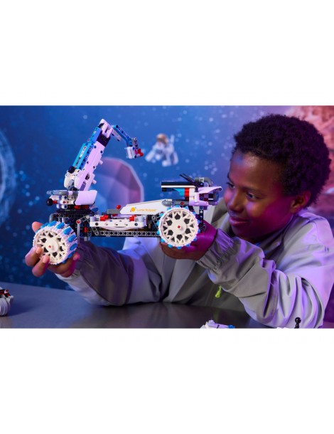 LEGO Technic 42211 Lunar Outpost mėnuleigis su kasybos ir MAPP visureigiais