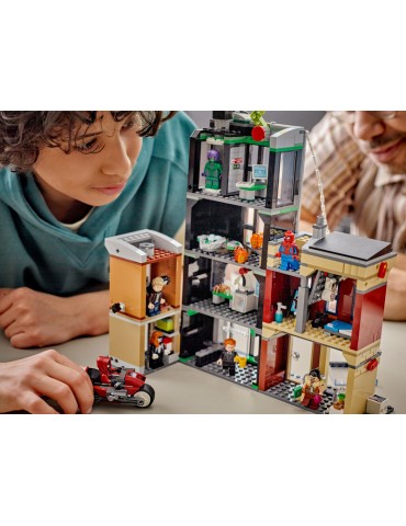 LEGO Marvel 76324 Žmogus voras prieš Oscorp rinkinys su mini figūrėlėmis