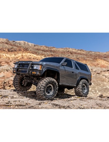 Traxxas TRX-4 Nissan Pathfinder 1988 RC crawler modelis Ready-To-Drive sidabro spalvos – CyborgShop