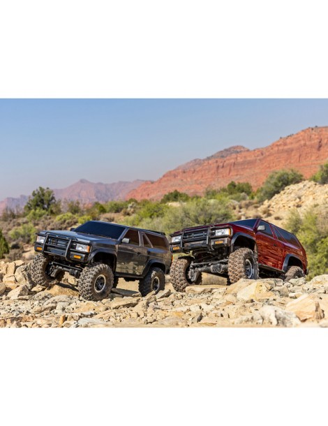 Traxxas TRX-4 Nissan Pathfinder 1988 RC crawler modelis Ready-To-Drive sidabro spalvos – CyborgShop