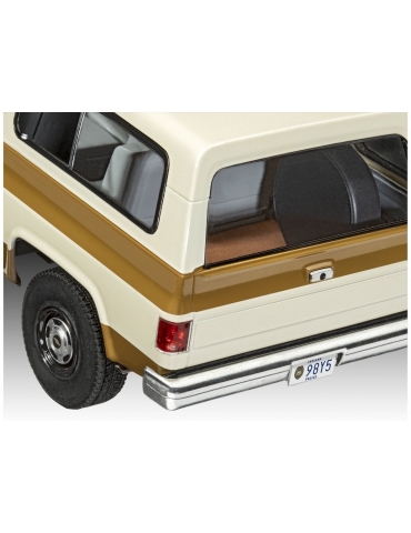 Stranger Things Hopper’s 1985 Chevy K5 Blazer 1/25 plastikinis modeliukas Revell 67724