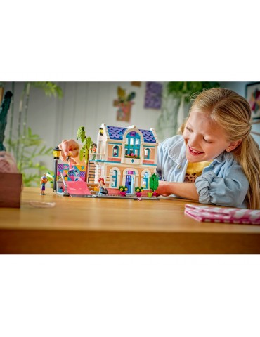 LEGO Friends - Liann's Family House