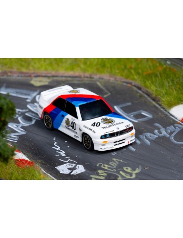 RC modelis nano-TTR BMW M3 E30 Warsteiner 1:64 – CyborgShop