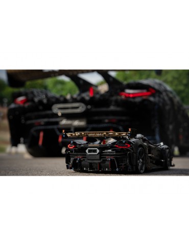 LEGO Technic - Megacar Koenigsegg Sadair's Spear