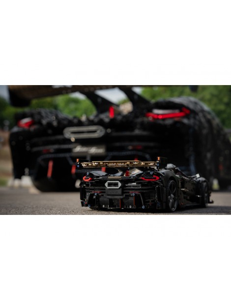 LEGO Technic - Megacar Koenigsegg Sadair's Spear