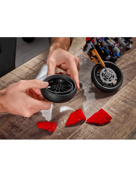 LEGO Technic - Ducati Panigale V4 R