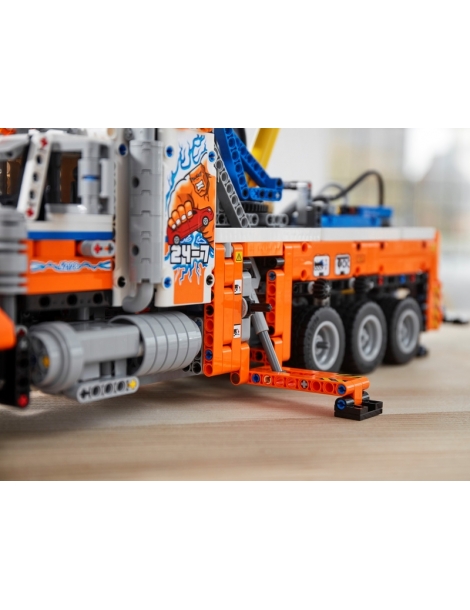 LEGO Technic - Heavy-duty Tow Truck