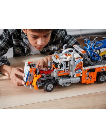 LEGO Technic - Heavy-duty Tow Truck