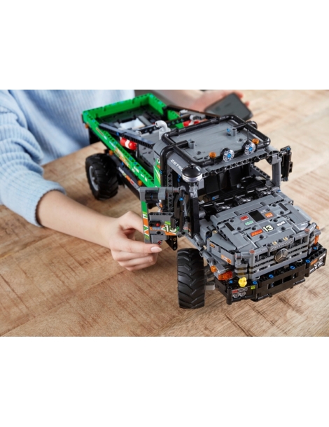 LEGO Technic - 4x4 Mercedes-Benz Zetros Trial Truck