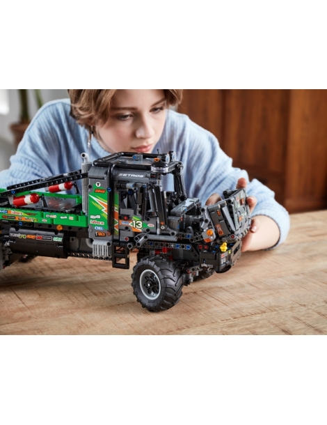 LEGO Technic - 4x4 Mercedes-Benz Zetros Trial Truck