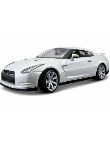 Bburago Nissan GT-R 2009 1:18 metallic white