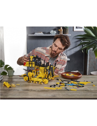 LEGO Technic - App-Controlled Cat D11 Bulldozer