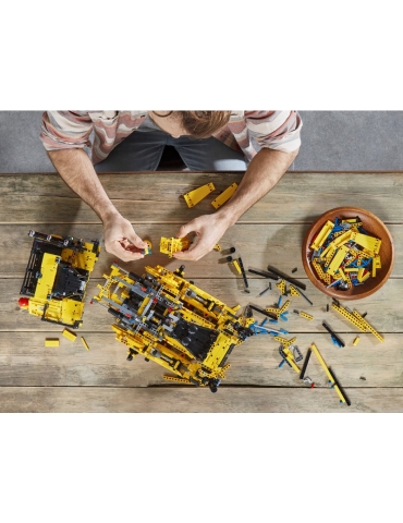 LEGO Technic - App-Controlled Cat D11 Bulldozer