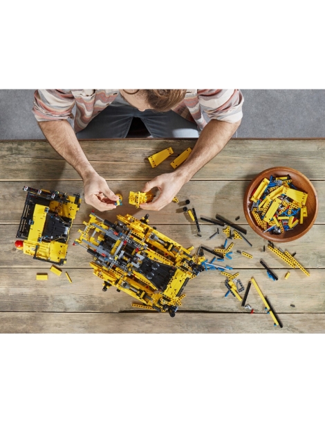 LEGO Technic - App-Controlled Cat D11 Bulldozer