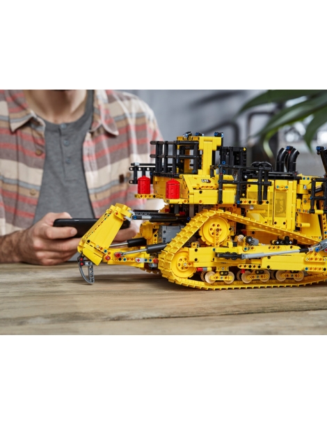 LEGO Technic - App-Controlled Cat D11 Bulldozer