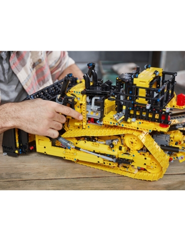 LEGO Technic - App-Controlled Cat D11 Bulldozer
