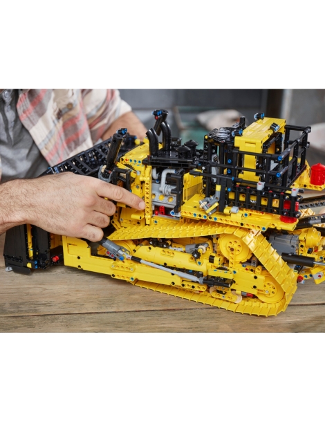 LEGO Technic - App-Controlled Cat D11 Bulldozer