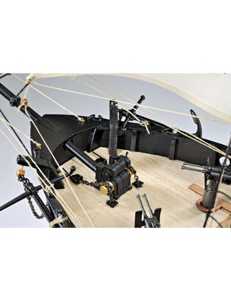 AMATI H.M.S. Hunter Schuner 1:60 Set