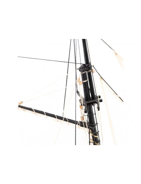AMATI H.M.S. Hunter Schuner 1:60 Set